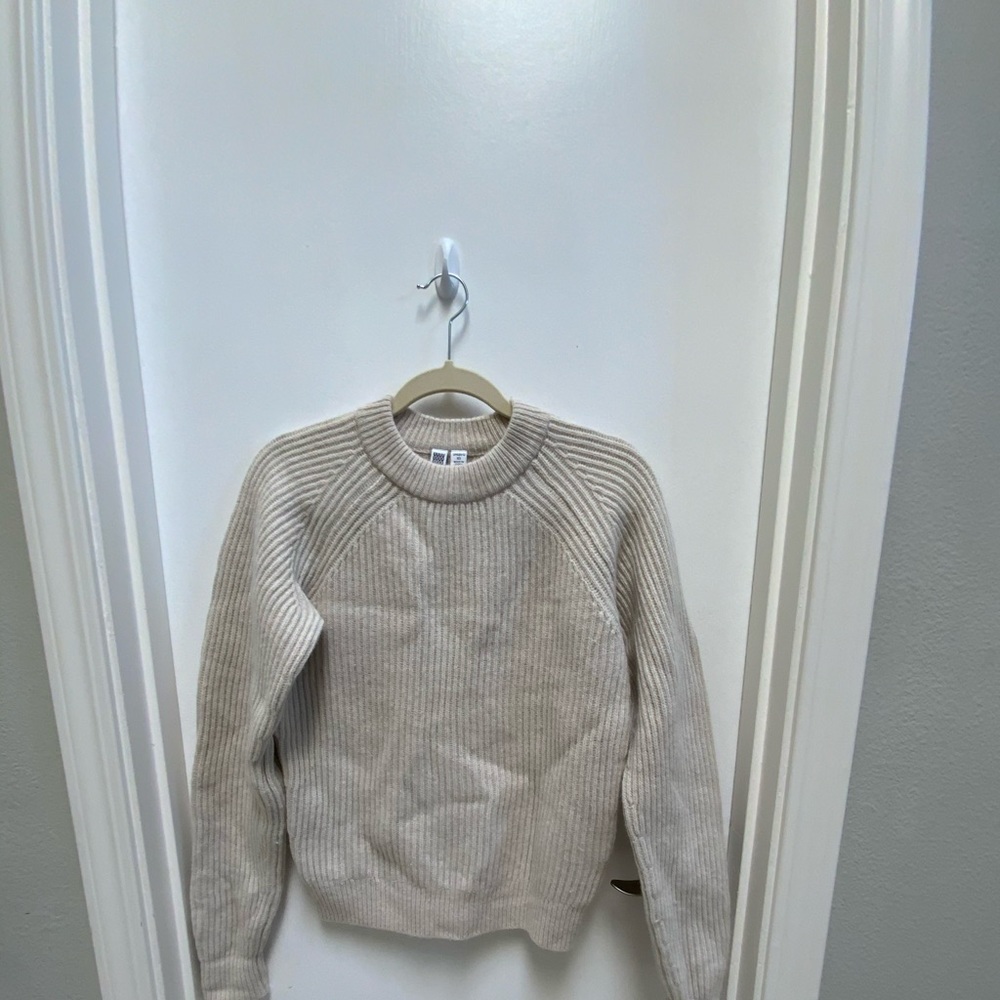 UNIQLO Sweater
